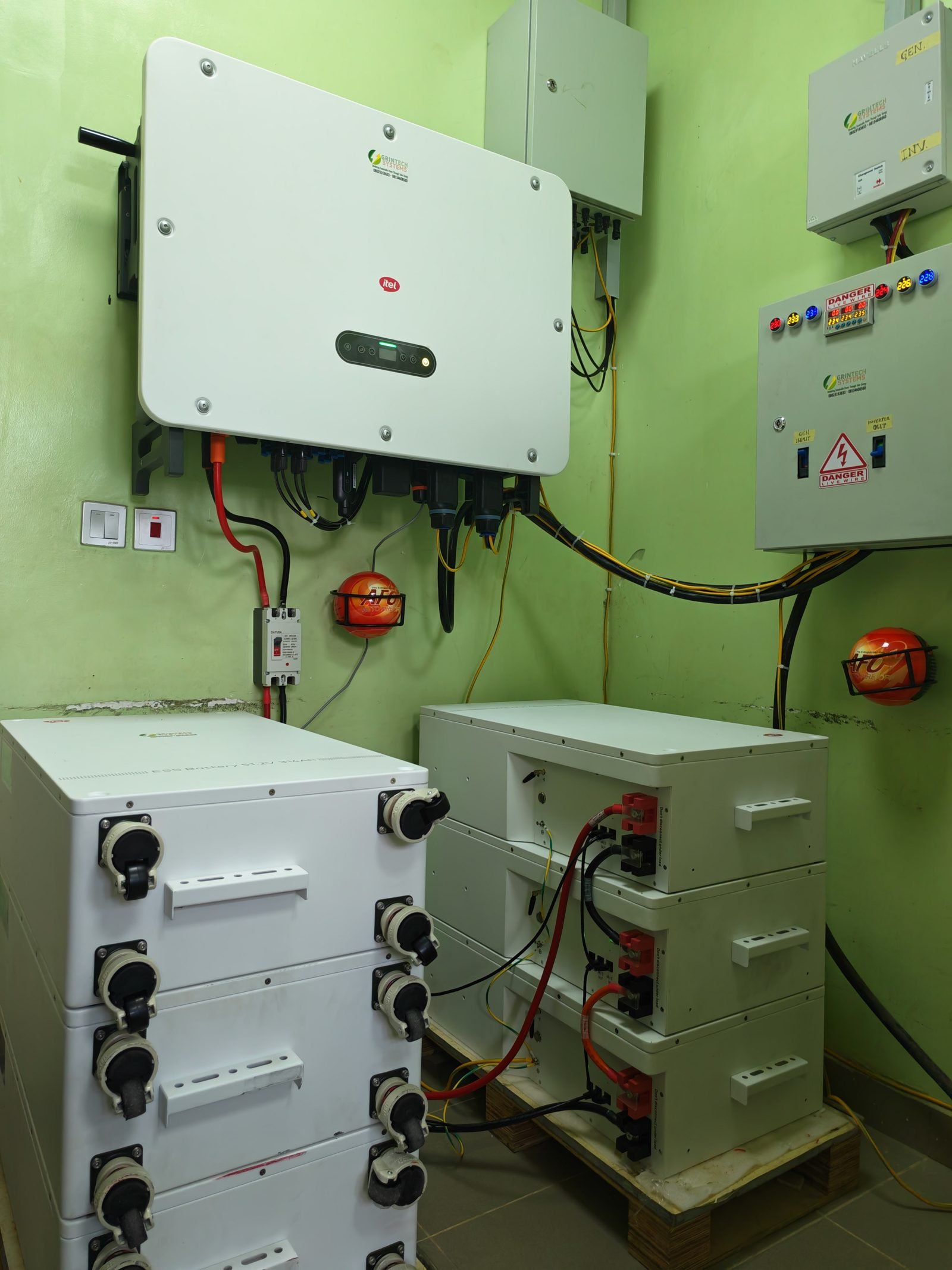 Integrated solar power and storage installation